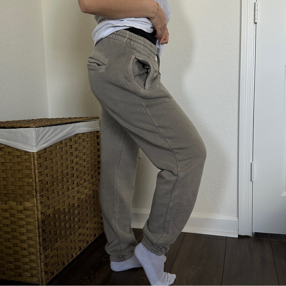 Reebok sweatpants in boulder gray NEW WITH TAG